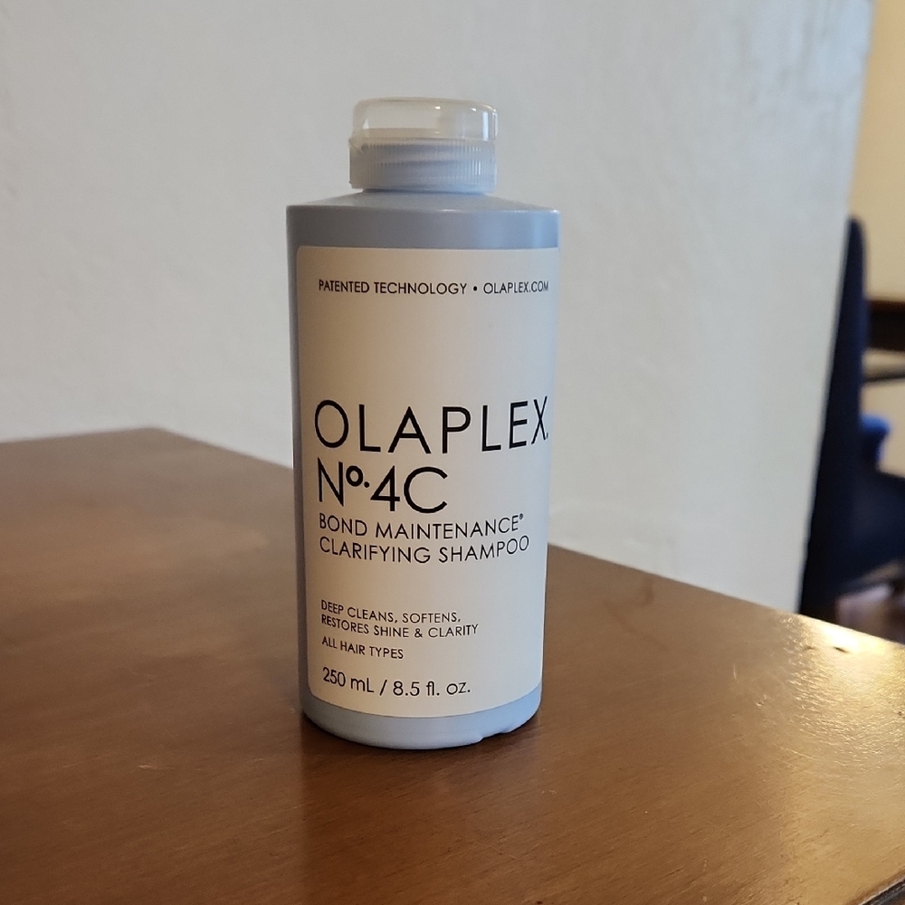 OLAPLEX No.4C Bond Maintenance Shampoo - Gray Bottle